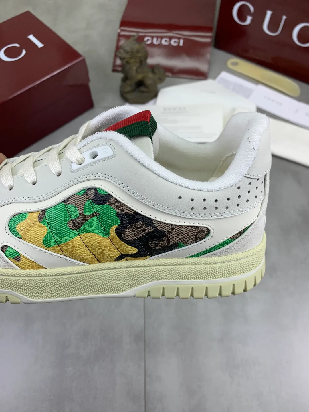 Men's shoes 💰P542 New Gucci autumn and winter low-end catwalk casual sneakers, top version! Oil edge craftsmanship. New model for early spring, creating a perfect style, cool and sassy, ​​c-position fashionable wear, classic shoe style with retro and futuristic feel, showing exquisite texture! Open mold to customize high-density outsole. Comes fully packaged. Size: 40-45 Fabric: Imported calfskin punching Lining: Imported original towel lining